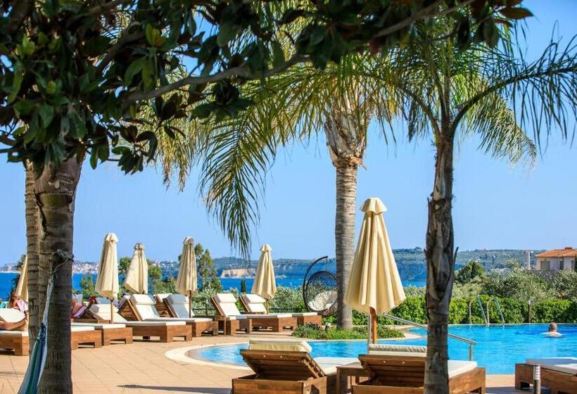 家庭公寓, Colonides Beach