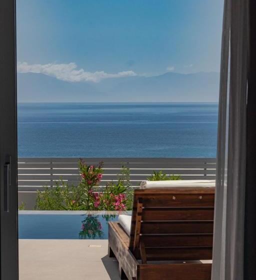 配有游泳池的小型套房, Colonides Beach