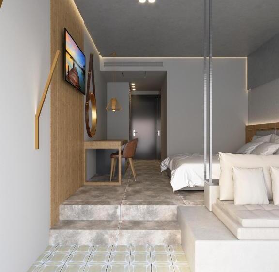 配有游泳池的小型套房, Colonides Beach