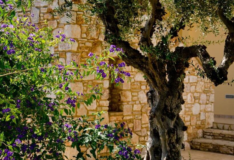 Family flat with garden view, Colonides Beach