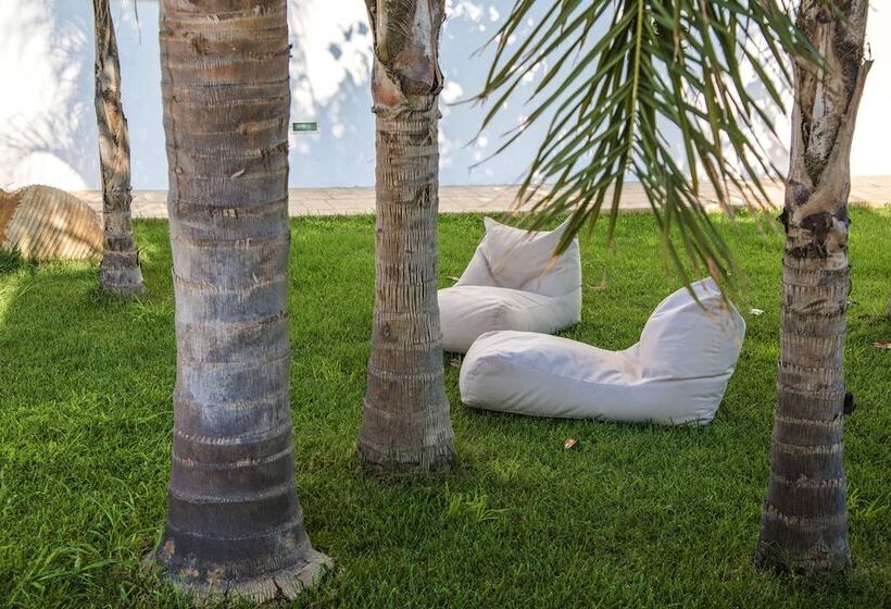 Family flat with garden view, Colonides Beach