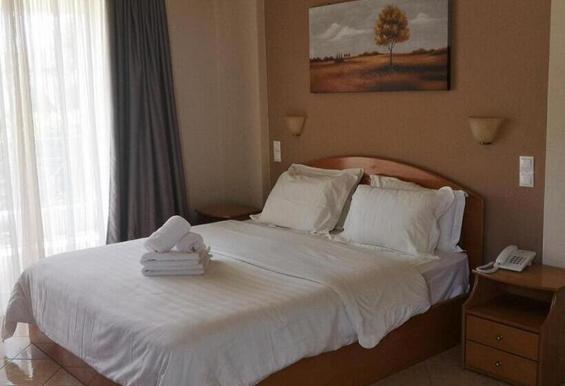 高级房间侧面带海景, Colonides Beach