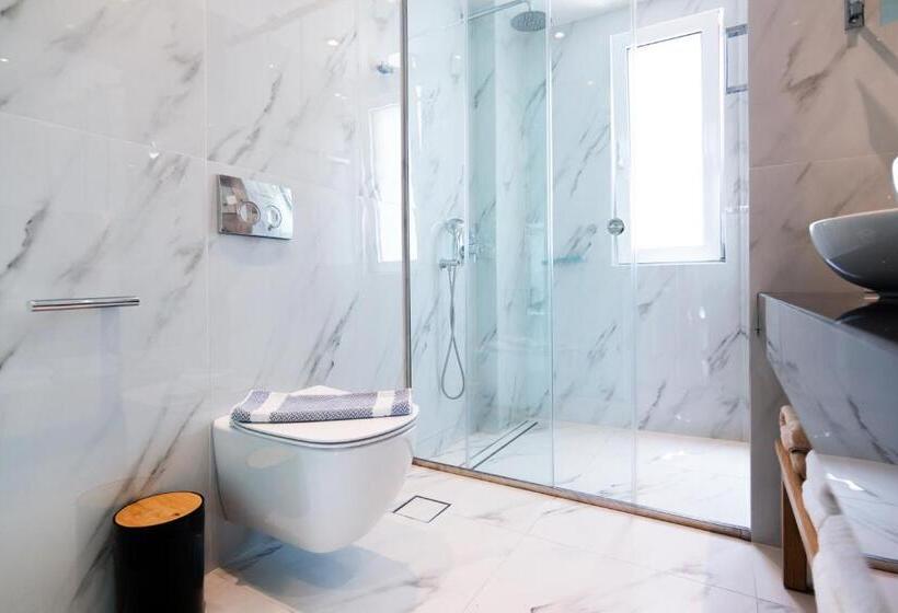 豪华套房, Colonides Beach