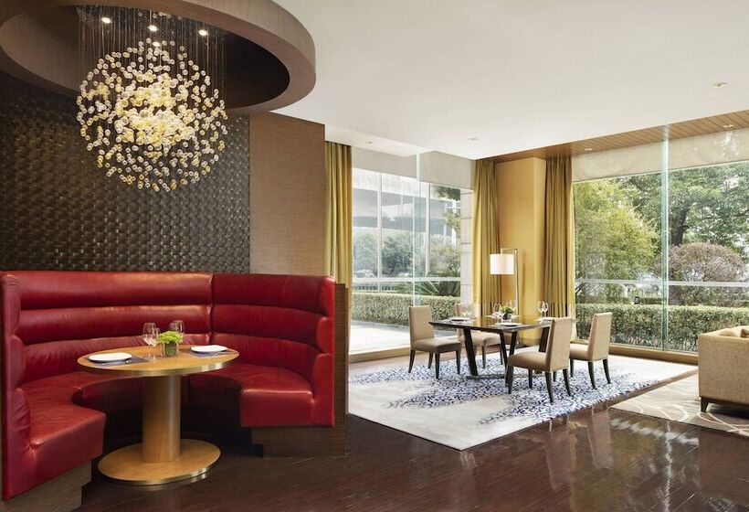 Номер Executive, Courtyard By Marriott Kunshan