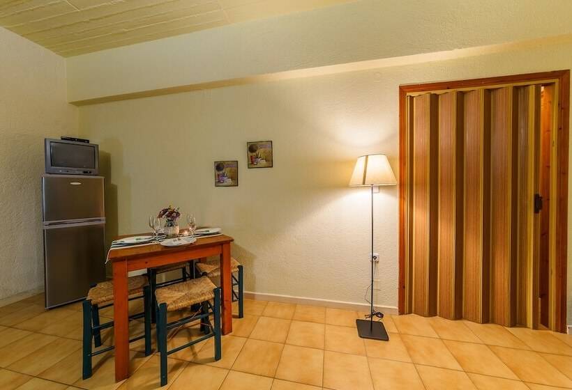 דירת חדר נוף לים, Grekis Beach Hotel And Apartments