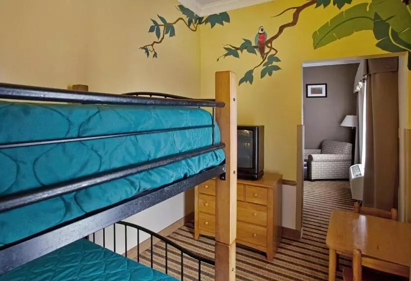 キングサイズベッドのスイートルーム, Holiday Inn Express Hotel & Suites Byron, An Ihg