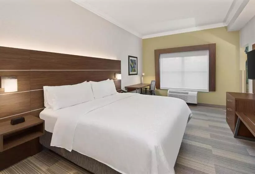キングサイズベッドのスイートルーム, Holiday Inn Express Hotel & Suites Byron, An Ihg