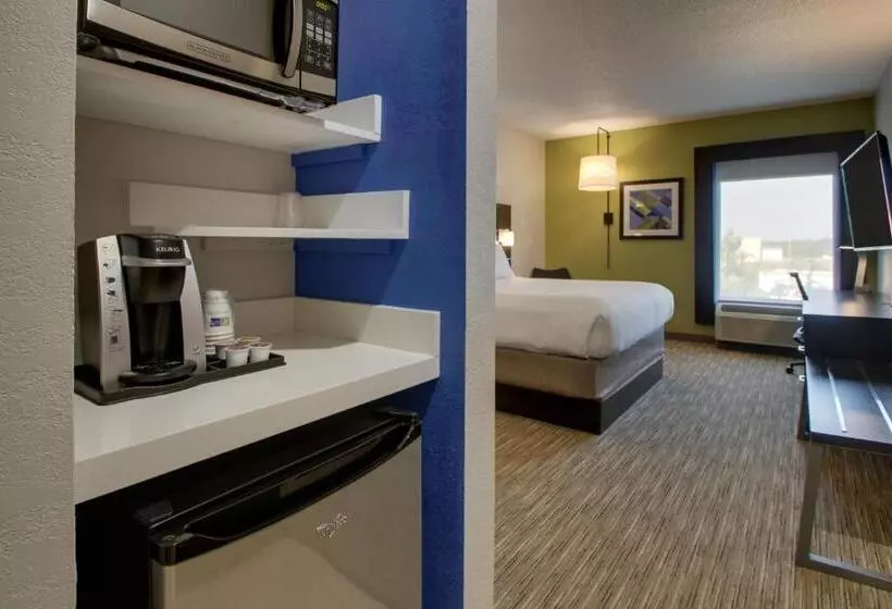 キングサイズベッドのデラックスルーム, Holiday Inn Express & Suites Lebanon By Ihg