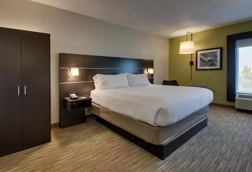 キングサイズベッドのデラックスルーム, Holiday Inn Express & Suites Lebanon By Ihg