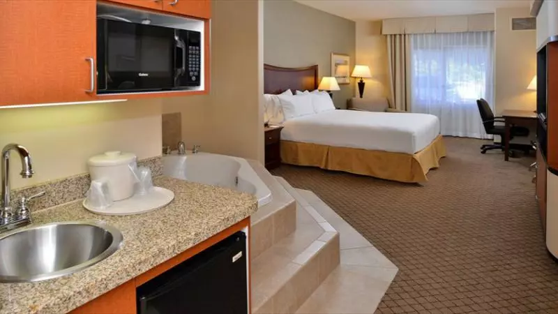 Standard-huone King-vuode, Holiday Inn Express Hotel & Suites Lincoln By Ihg