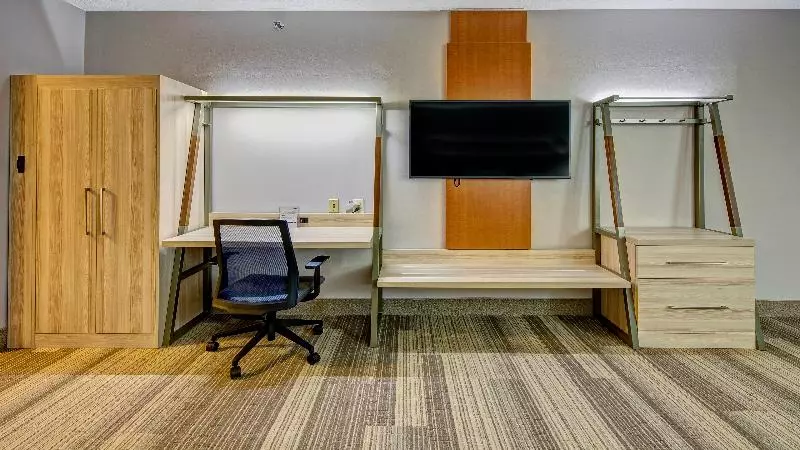 キングサイズベッドのスイートルーム, Holiday Inn Express Hotel & Suites London, An Ihg