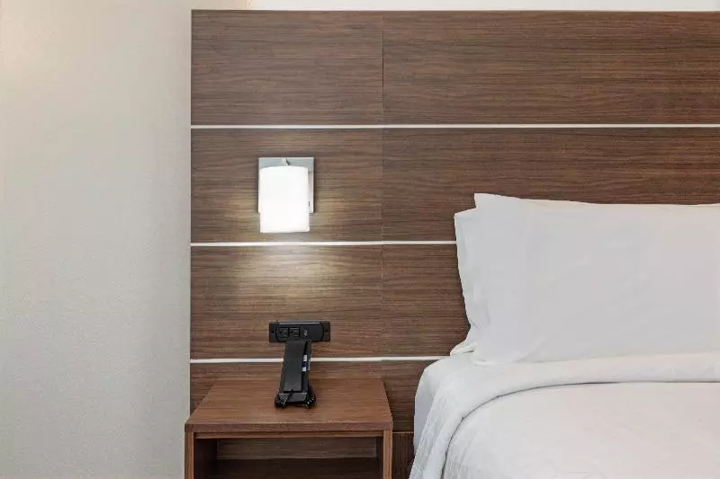 スタンダードルーム, Holiday Inn Express & Suites West By Ihg