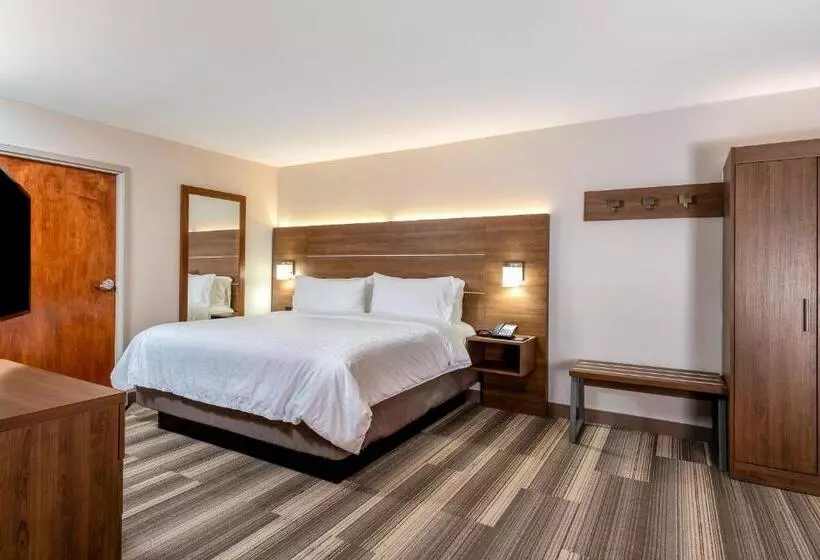 キングサイズベッドのエクゼクティブルーム, Holiday Inn Express Chapel Hill, An Ihg