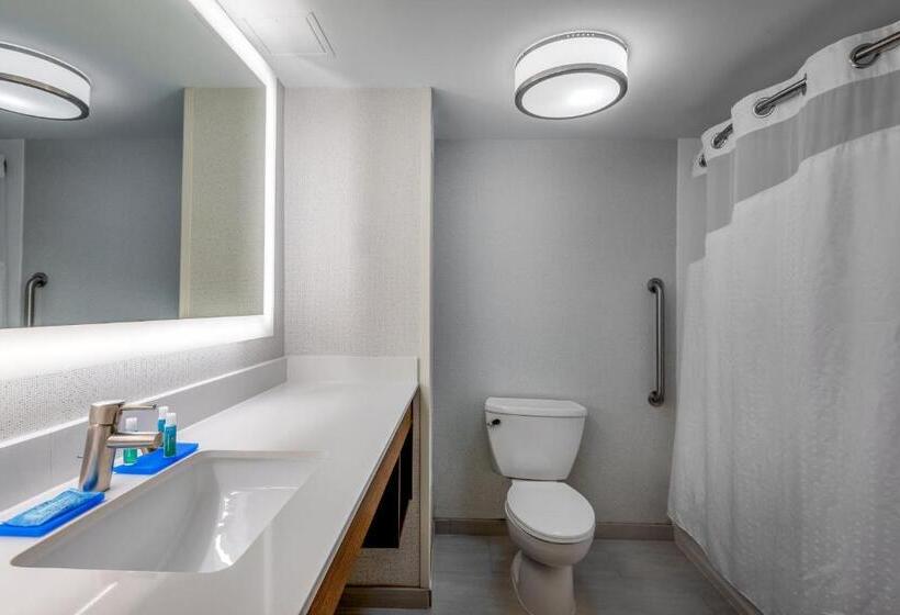 장애인을 위한 스탠다드 룸, Holiday Inn Express Chapel Hill, An Ihg