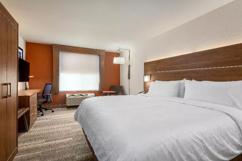 身障者適用キングサイズベッドルーム, Holiday Inn Express Chapel Hill, An Ihg