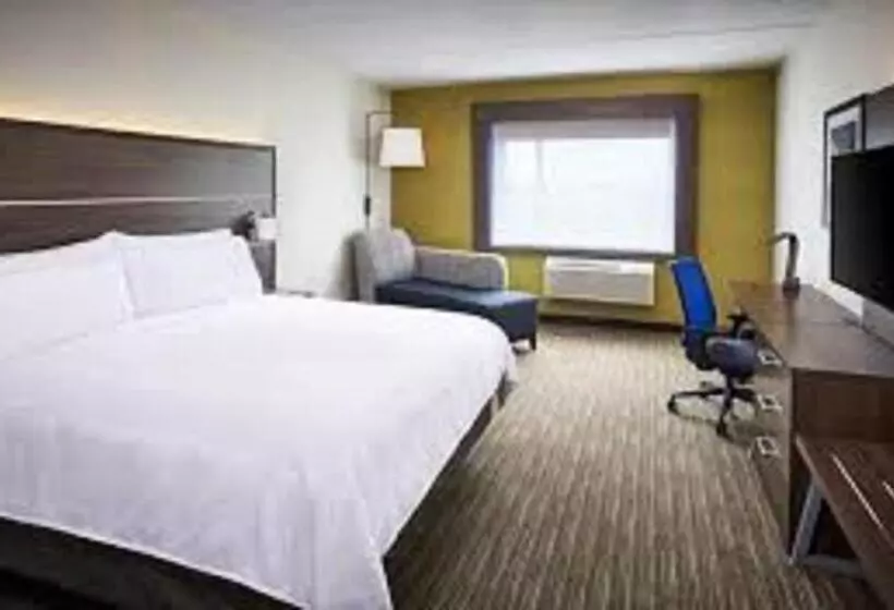 キングサイズベッドのスタンダードルーム, Holiday Inn Express Mccomb, An Ihg