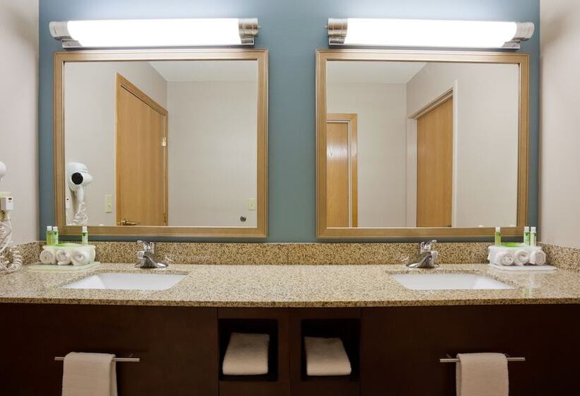 Люкс 2 Спальни, Holiday Inn Express And Suites St. Cloud, An Ihg