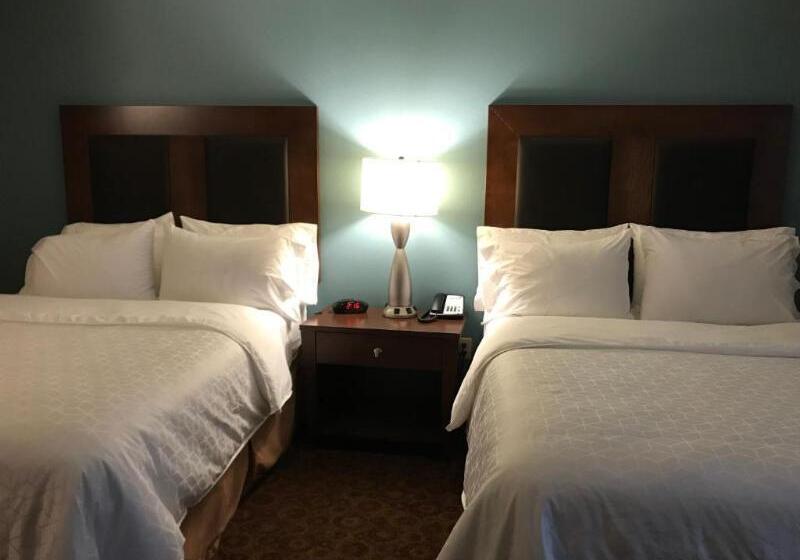 Люкс 2 Спальни, Holiday Inn Express And Suites St. Cloud, An Ihg