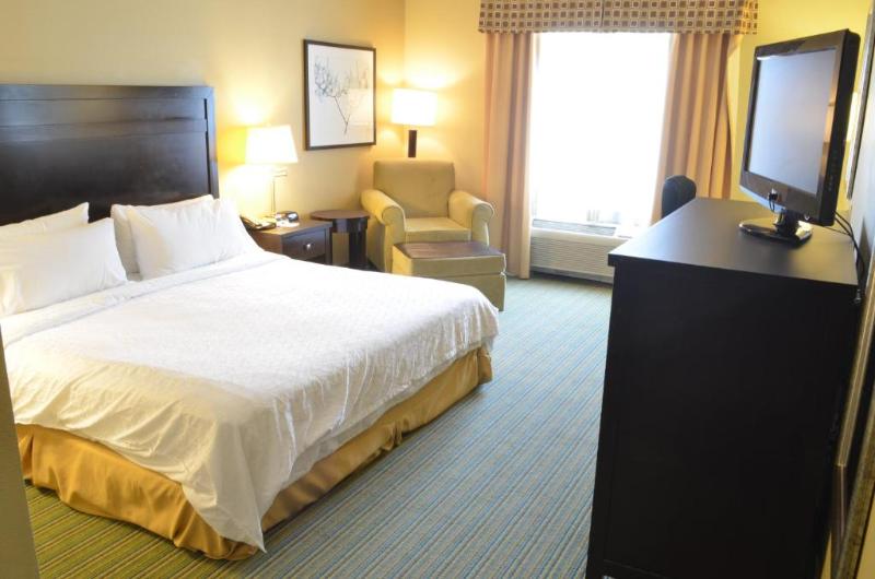 غرفة قياسية سرير كينج لذوى الإحتياجات الخاصة, Holiday Inn Express  Waterloo/cedar Falls, An Ihg
