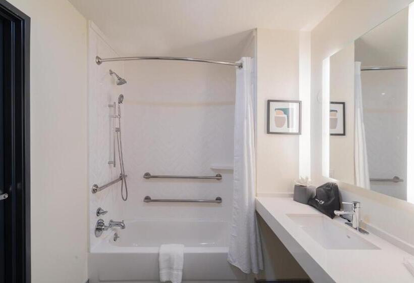 Номер Стандарт Кровать Кинг Адаптированный для Инвалидов, Holiday Inn Southaven Central   Memphis, An Ihg