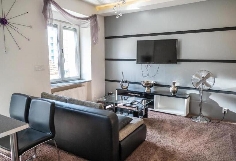 침실 1개 아파트, Plzeň