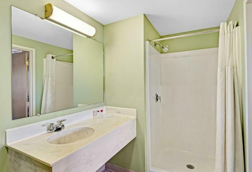 جناح ديلوكس سرير كينج, Ramada By Wyndham Saco/old Orchard Beach Area