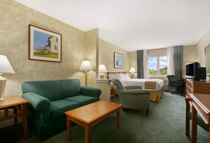 キングサイズベッドのデラックススイート, Ramada By Wyndham Saco/old Orchard Beach Area