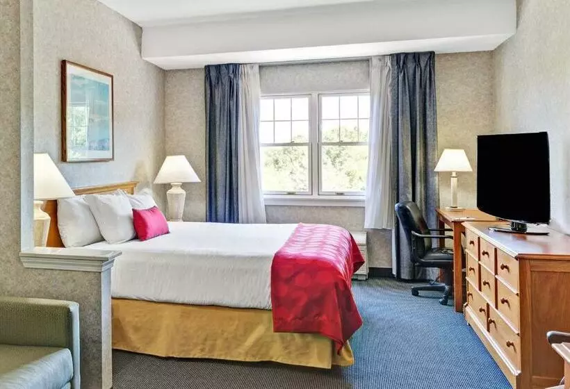 キングサイズベッドのデラックススイート, Ramada By Wyndham Saco/old Orchard Beach Area