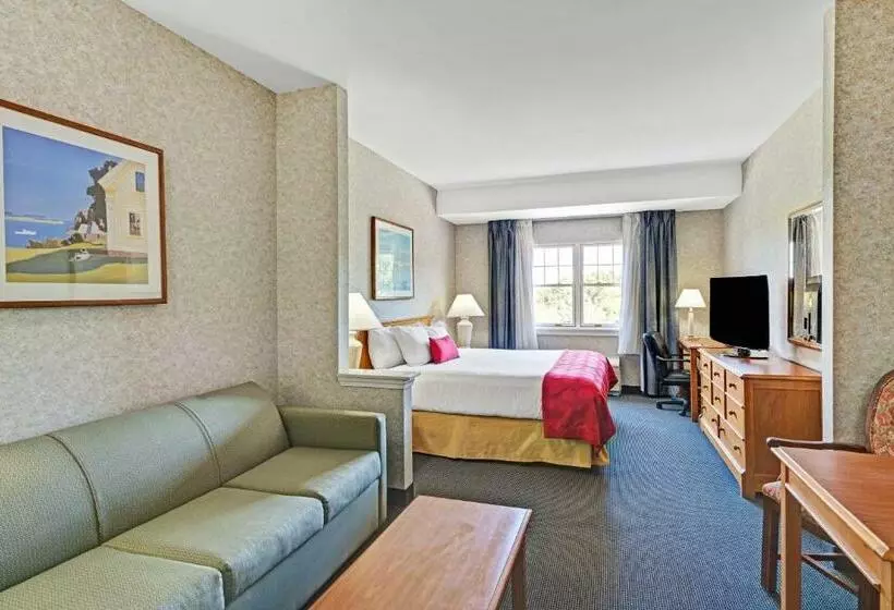 キングサイズベッドのデラックススイート, Ramada By Wyndham Saco/old Orchard Beach Area