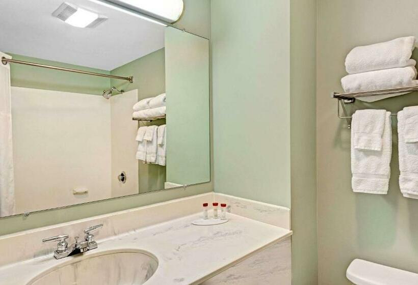 غرفة قياسية سرير كينج, Ramada By Wyndham Saco/old Orchard Beach Area