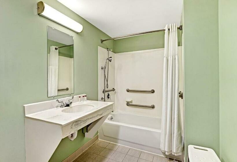 غرفة قياسية سرير كينج لذوى الإحتياجات الخاصة, Ramada By Wyndham Saco/old Orchard Beach Area