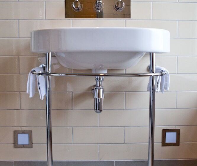 스탠다드 룸, The Wellington