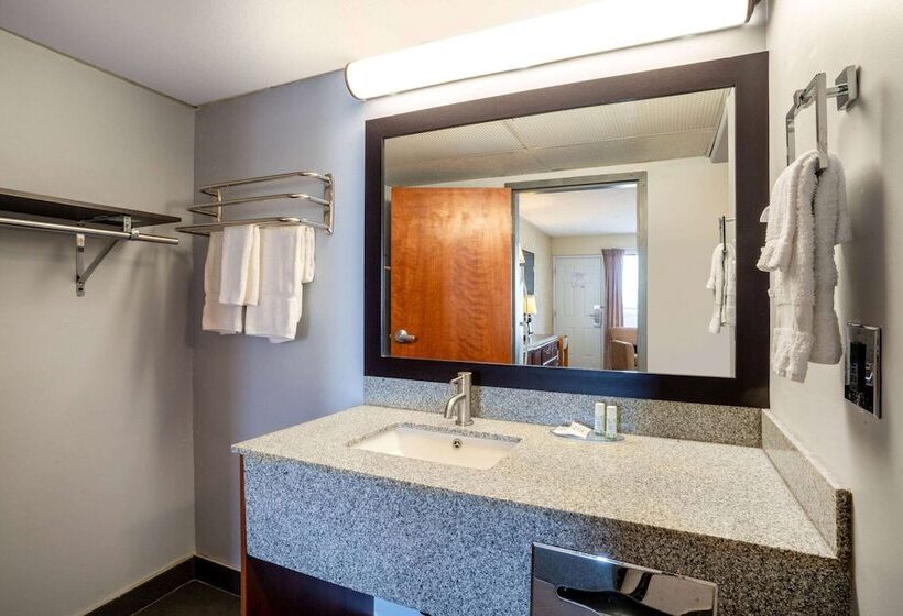 غرفه قياسيه سريرين مزدوجين, Thriftlodge By Wyndham Regina North