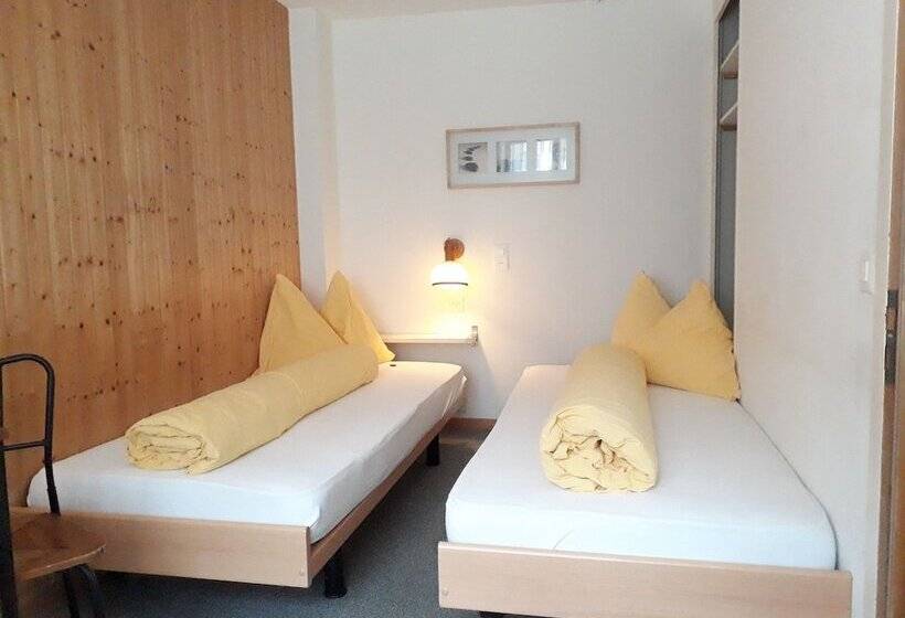 Aile Odası, Tschuggen