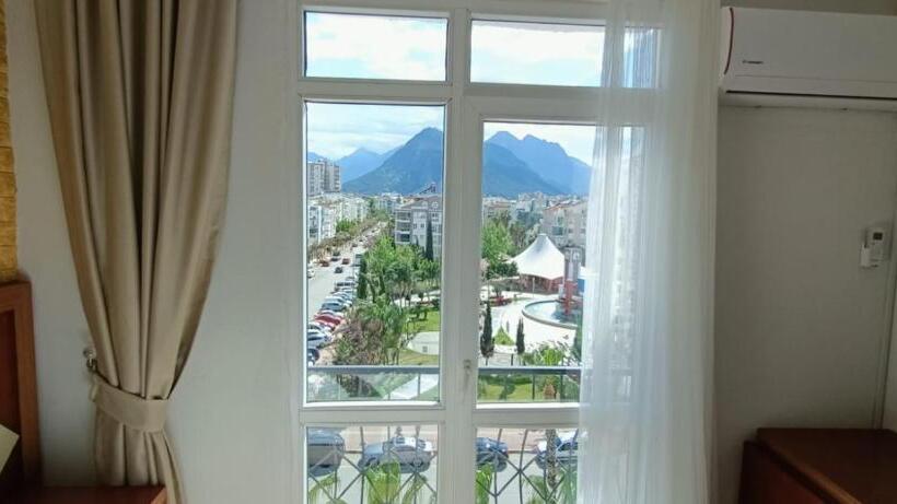 اتاق استاندارد, Far Life