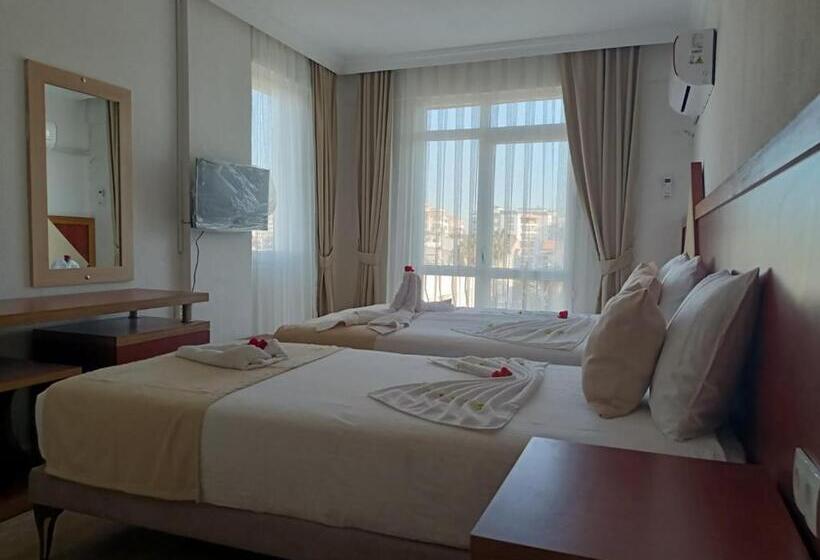 اتاق خانوادگی, Far Life