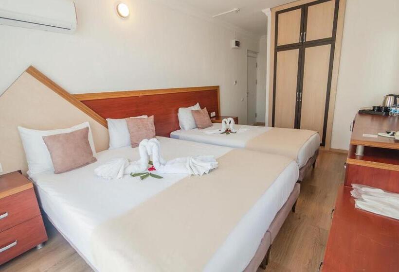 اتاق خانوادگی, Far Life