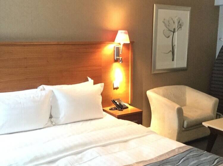 جناح جونيور, The New London Carlton Hotel & Service Apartments