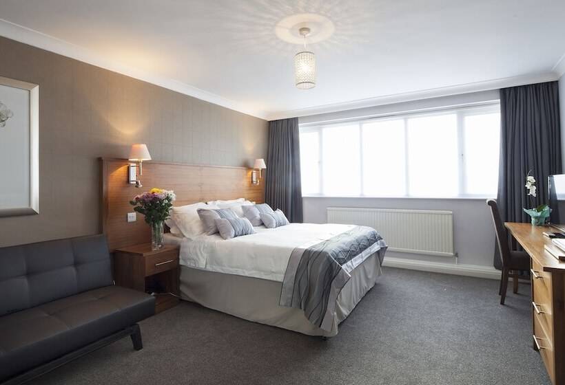 جناح جونيور, The New London Carlton Hotel & Service Apartments