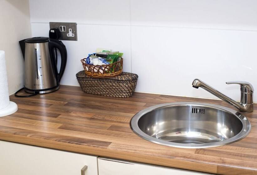 إستوديو قياسى, The New London Carlton Hotel & Service Apartments