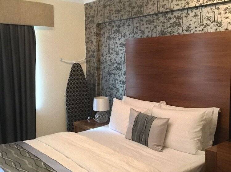 شقة غرفة واحدة, The New London Carlton Hotel & Service Apartments