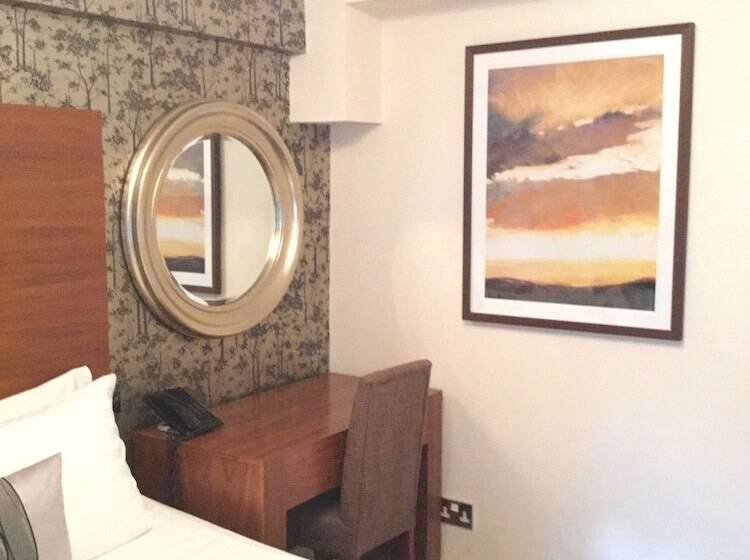 شقة غرفة واحدة, The New London Carlton Hotel & Service Apartments