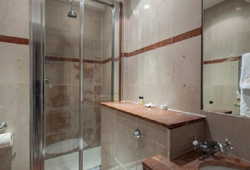 شقة غرفة واحدة, The New London Carlton Hotel & Service Apartments