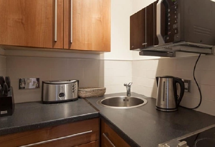 شقة غرفتين, The New London Carlton Hotel & Service Apartments