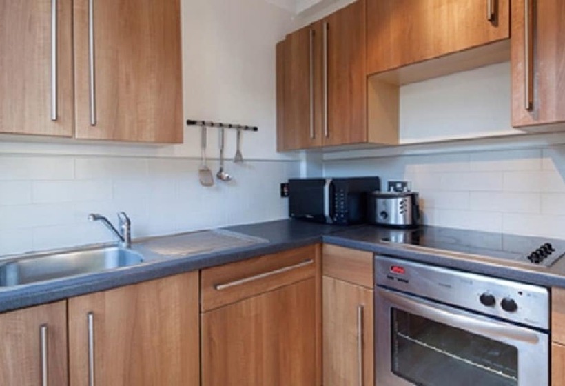 شقة غرفتين, The New London Carlton Hotel & Service Apartments