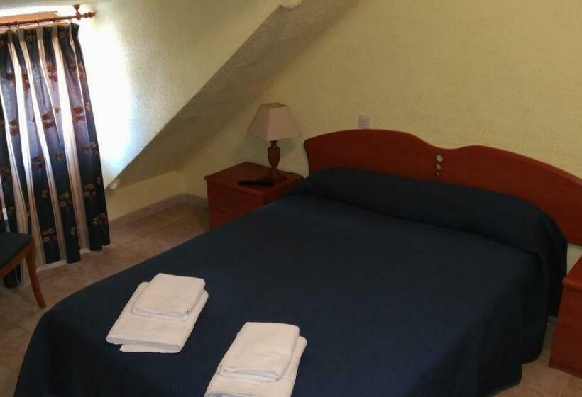 اتاق استاندارد با سرویس بهداشتی مشترک, Hostal Aribel Longinos