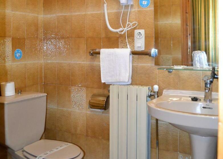 اتاق استاندارد یک نفره, Hostal Aribel Longinos