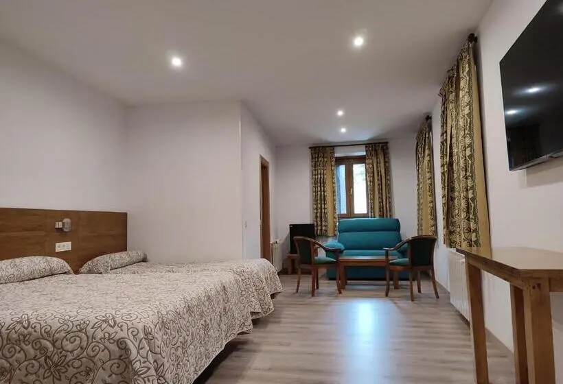 اتاق استاندارد سه نفره, Hostal Aribel Longinos