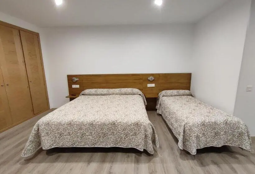اتاق استاندارد سه نفره, Hostal Aribel Longinos