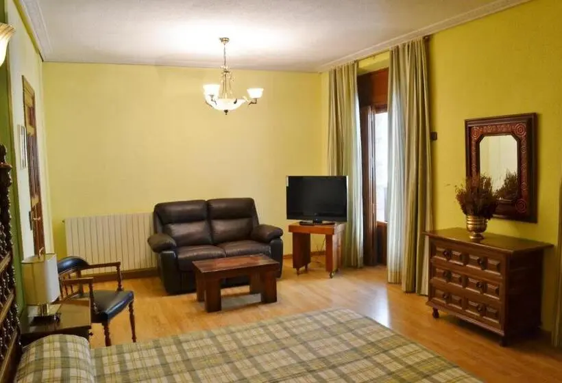 اتاق سوپریور, Hostal Aribel Longinos